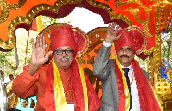 Kannada losing ground due to biz motive of schools: HSV