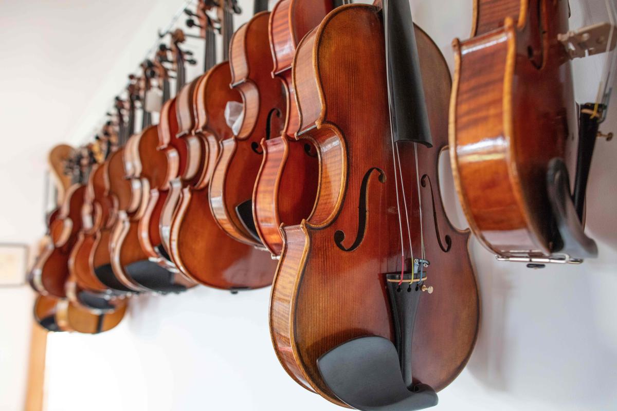 Patient plays Mahler and Gershwin to save her music as surgeons remove brain tumour