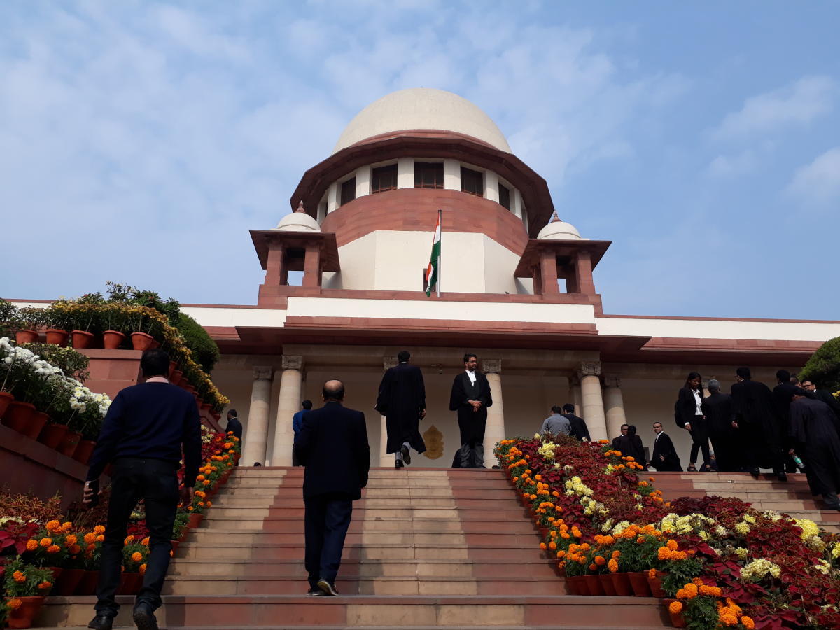 SC stays Karnataka HC order issuing NBW against state police chief