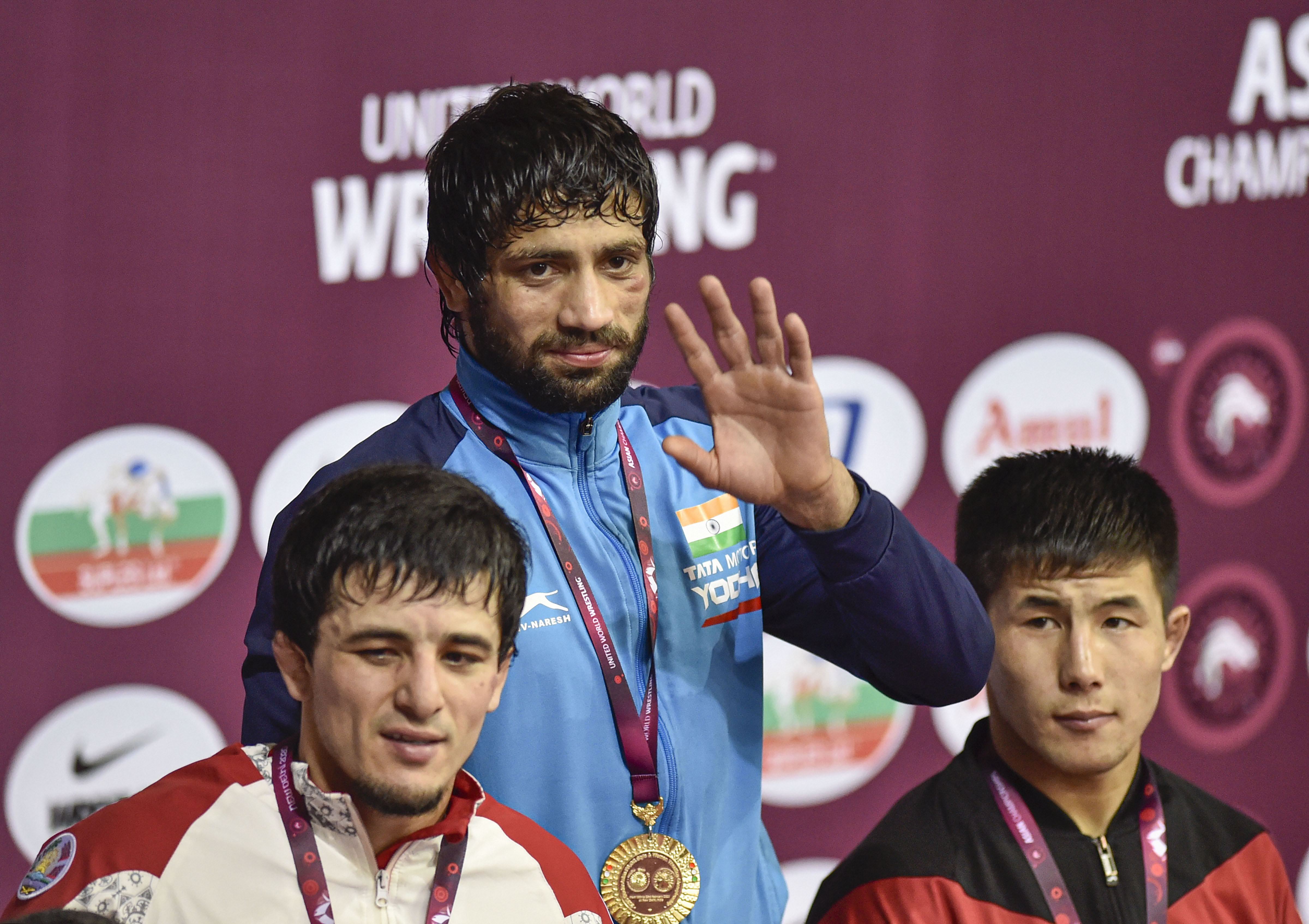 Brilliant Dahiya wins gold, Bajrang settles for silver