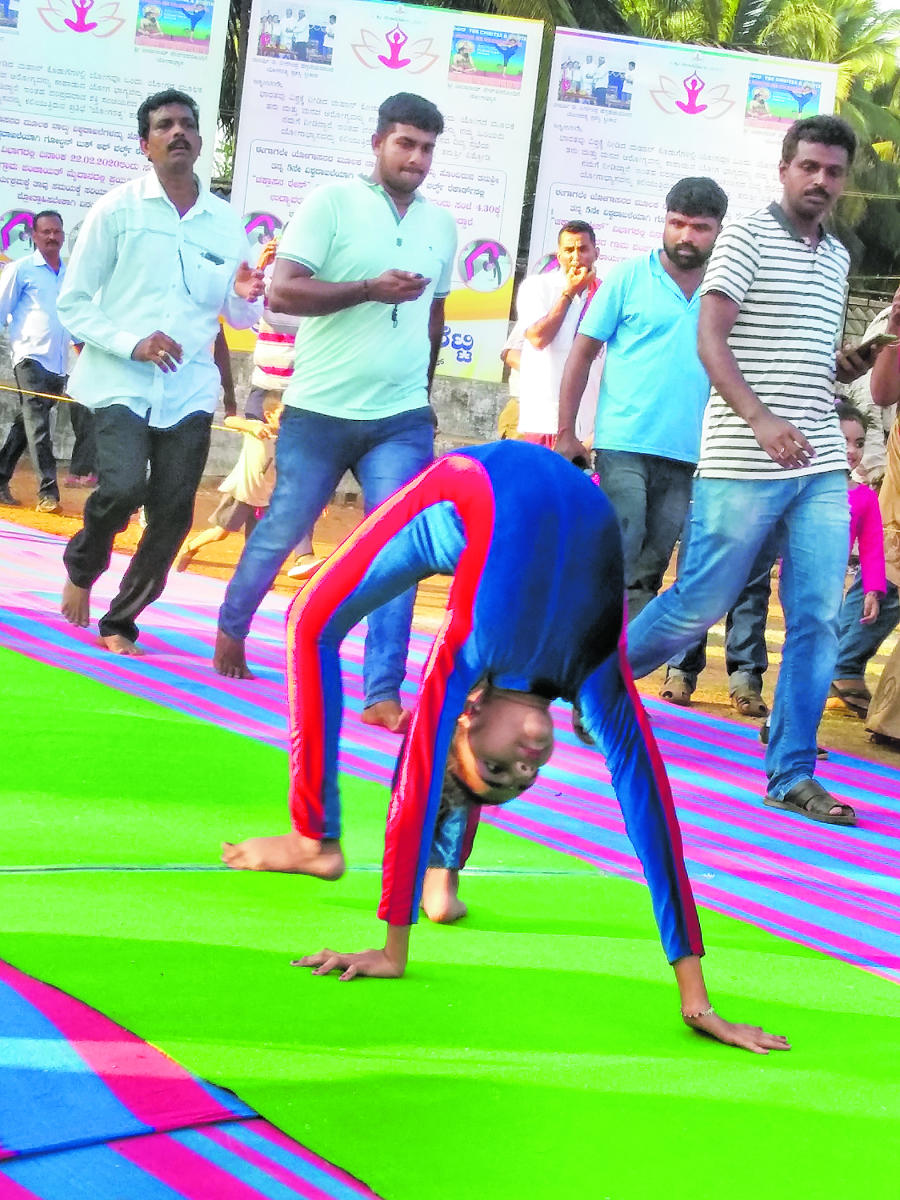 Yoga girl sets record in fastest 100-m Chakrasana race