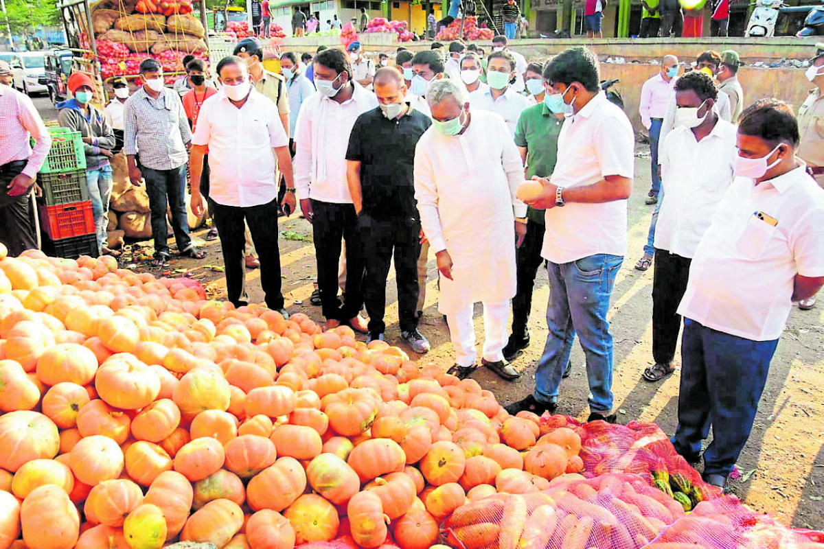 ‘Govt plans to procure veggies from farmers’