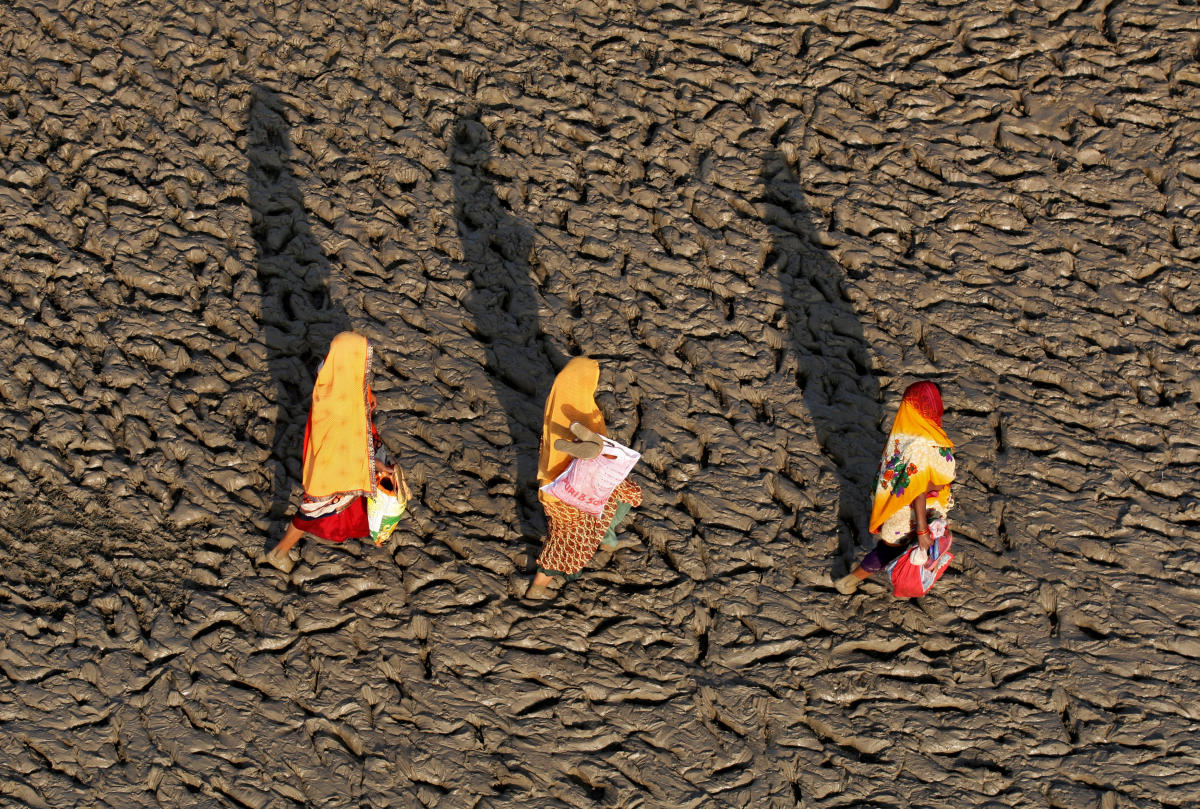 Women travel 11,000 km to press for land rights