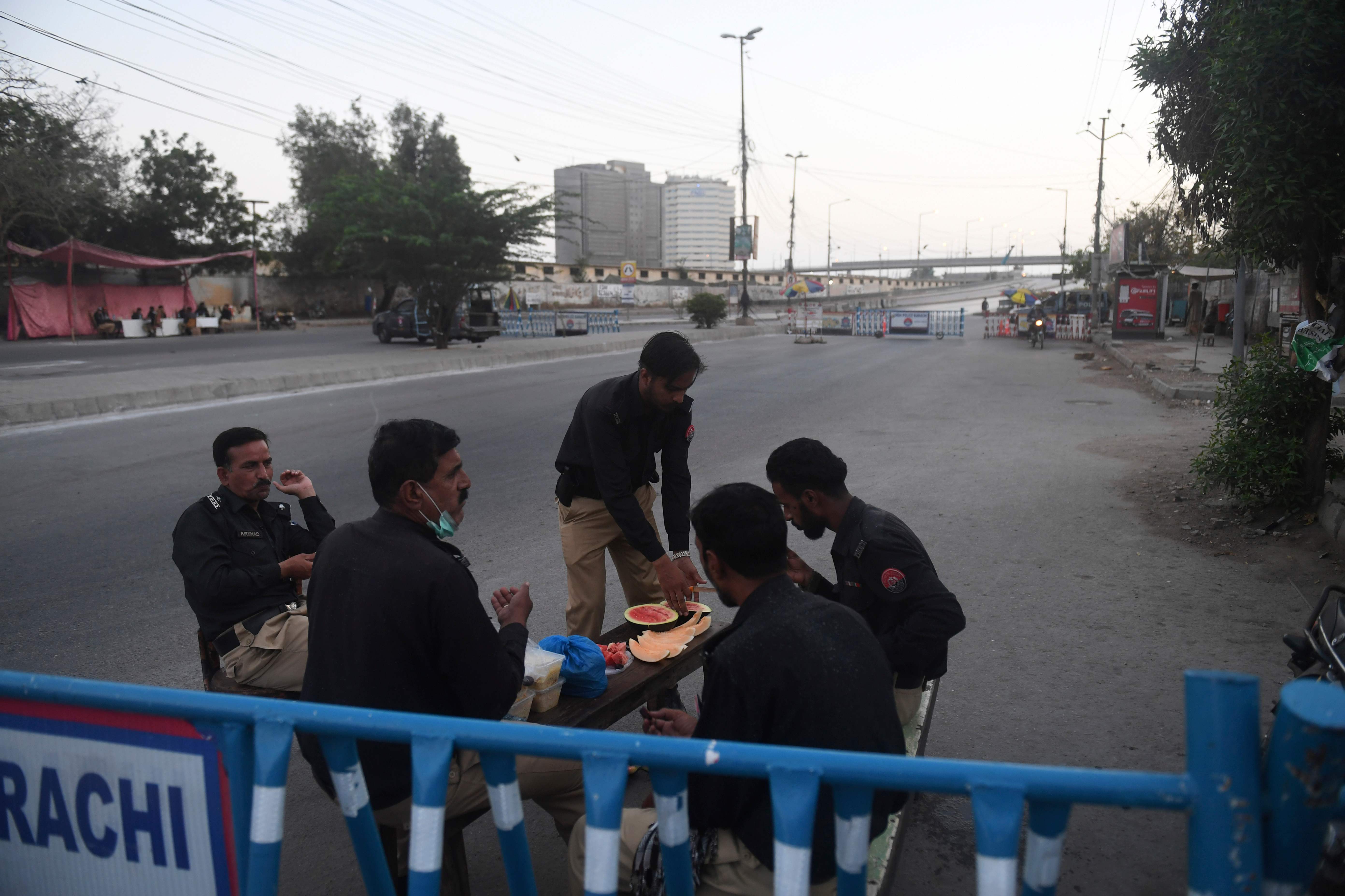 COVID-19: Over 400 stranded Pakistanis return from Afghanistan