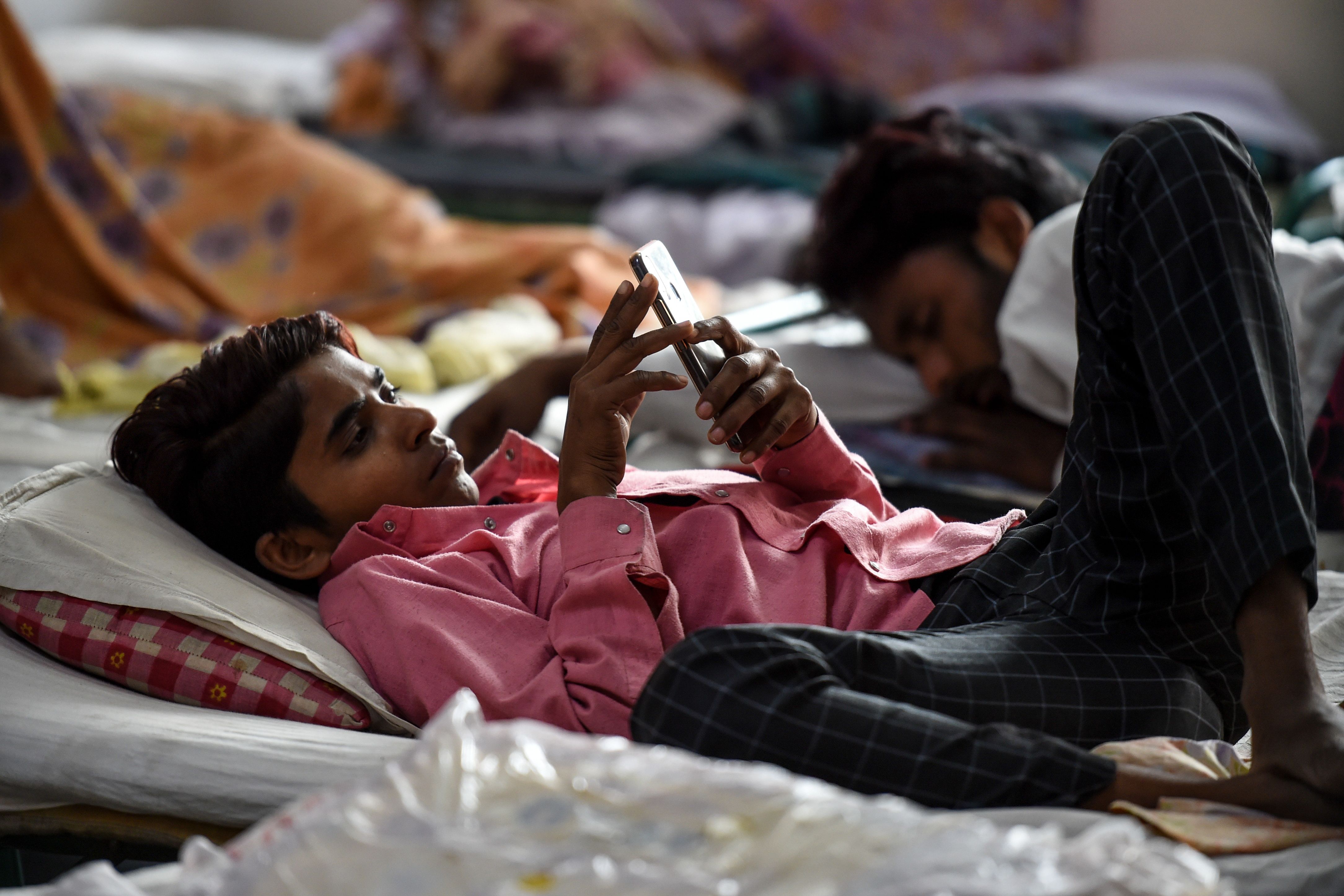 Contagion or starvation: UN warns informal workers face stark choice