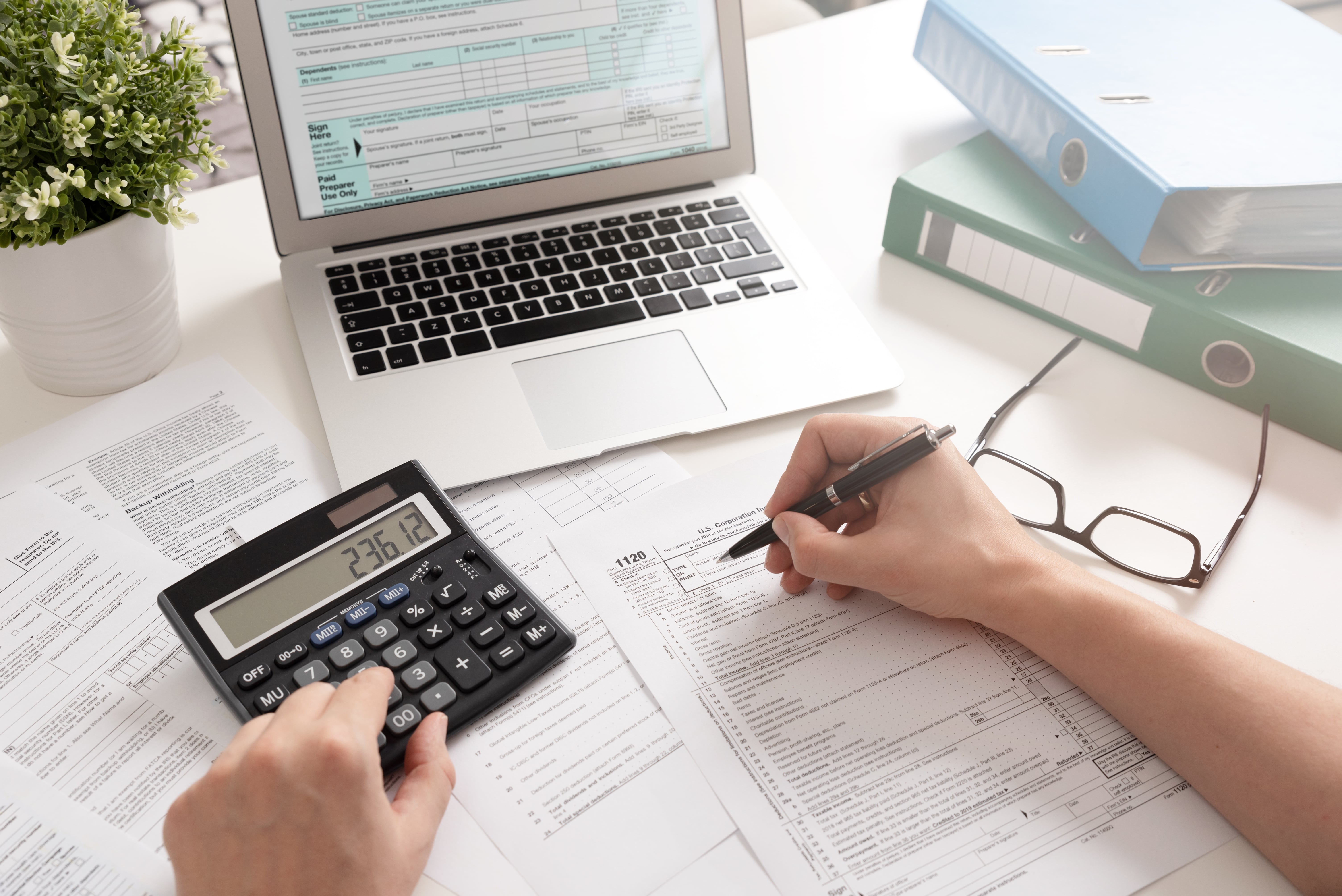 Salaried class earning upto Rs 12 lakh better off in old I-T regime, says the government