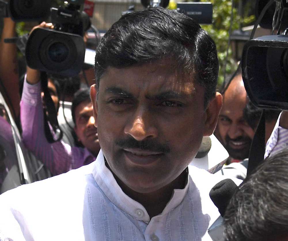 'Will Rahul contest in Pak?'