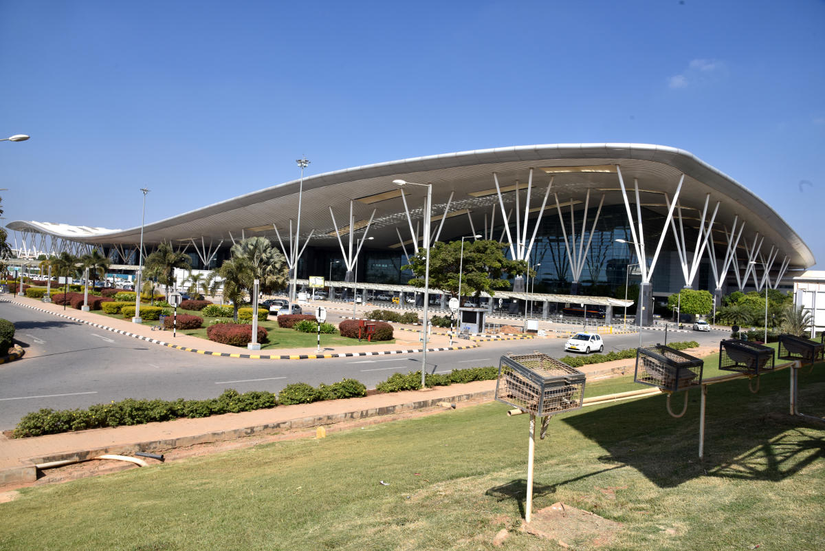 2 women held for travelling with fake papers