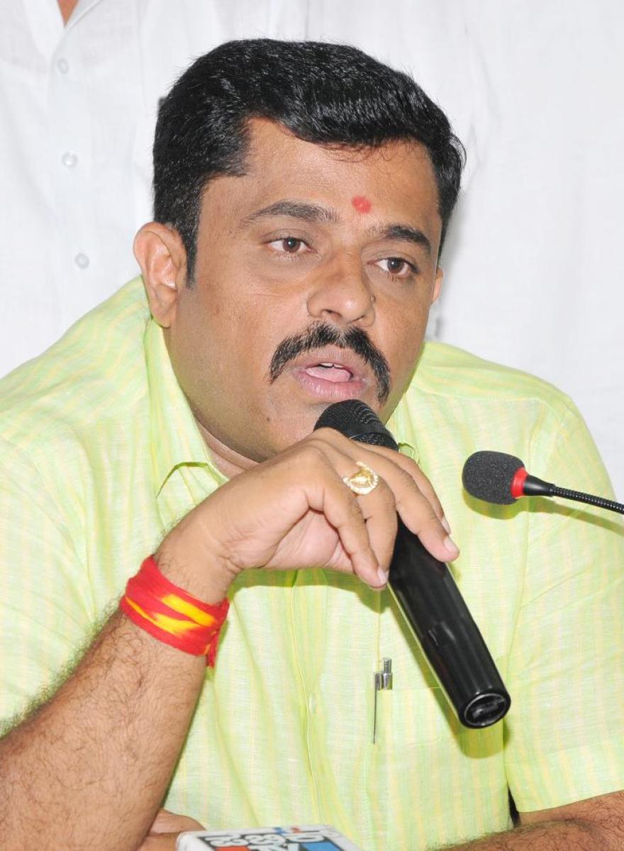 MLA slams CM B S Yediyurappa for not announcing relief for farmers