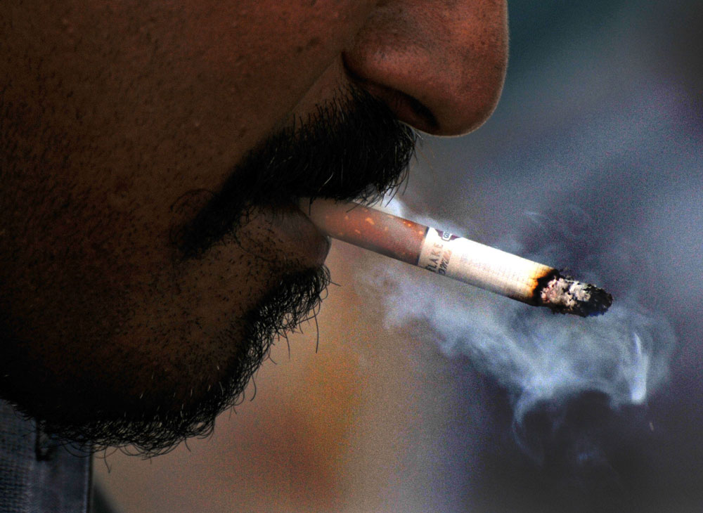 Cop attacked for objecting to smoking