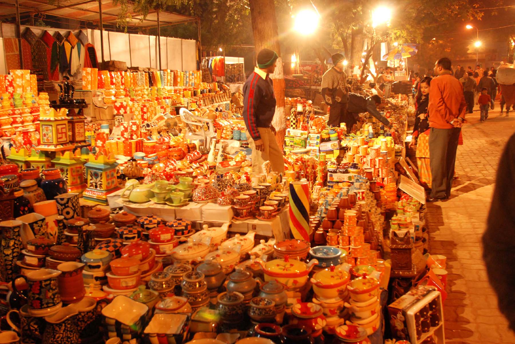 A line of shops at the Taj Mahotsav. Pic courtesy: NICE STUDIO, AGRA