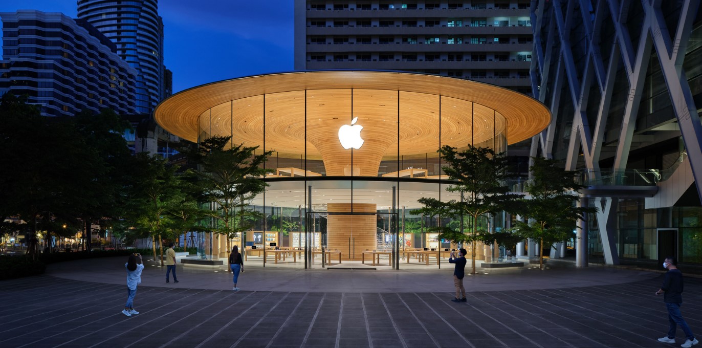 Apple Central World, Bangkok (Thailand). Credit: Apple