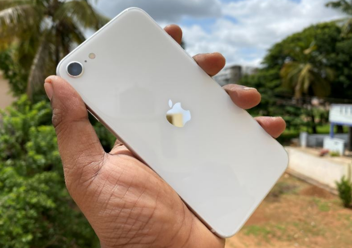 Apple iPhone SE (2020). Credit DH Photo/KVN Rohit