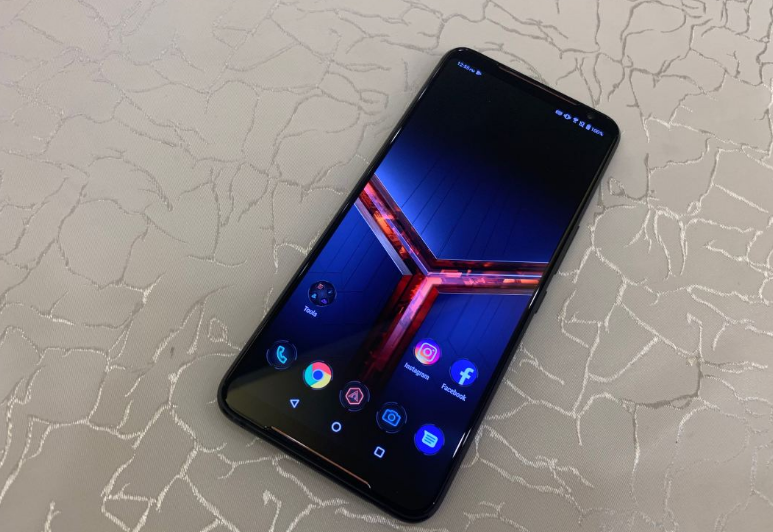Asus ROG Phone 2 display (DH Photo/Rohit KVN)