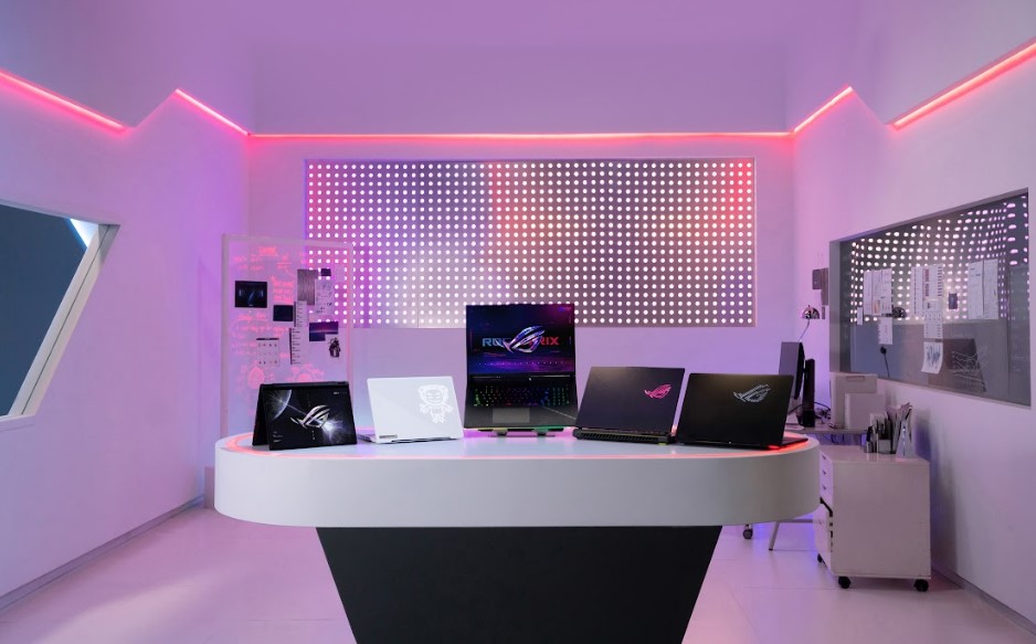Asus Strix SCAR 16 and 18 and other devices showcased at CES 2023. Credit: Asus India