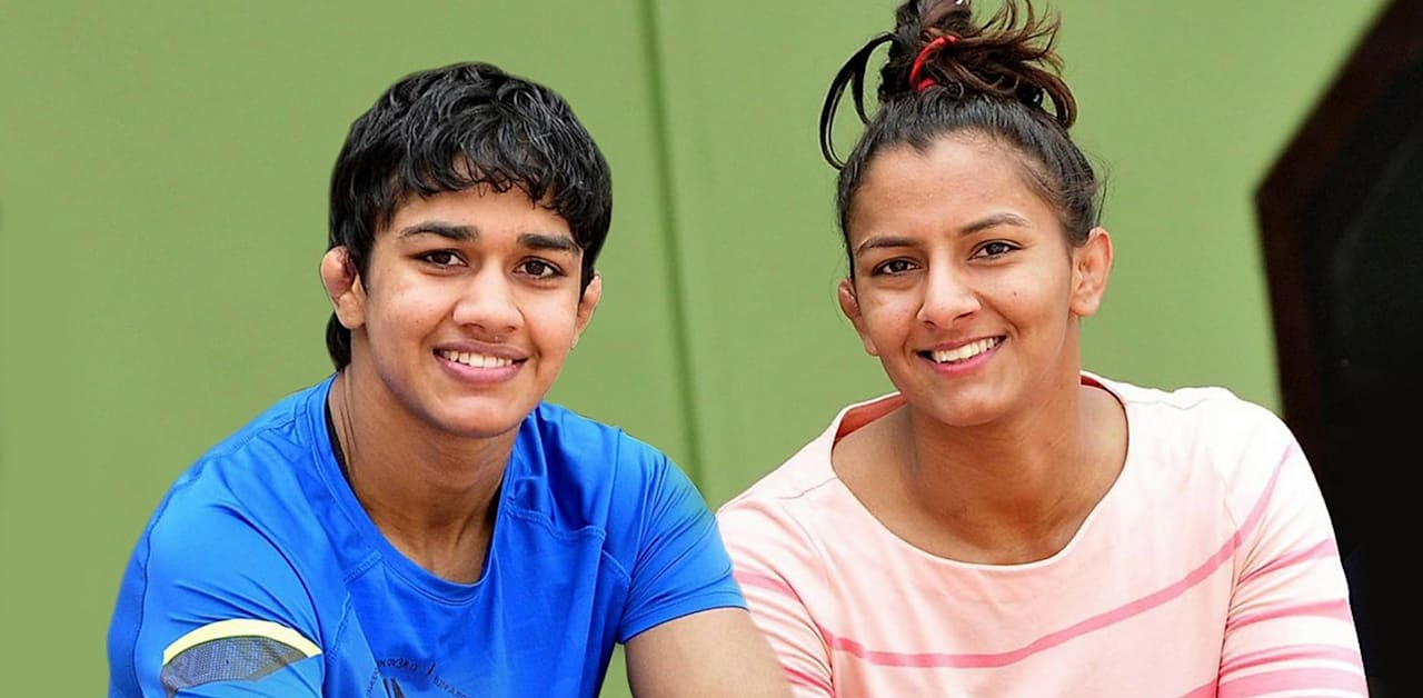Babita Phogat (L) and Geeta Phogat. Credit: Olympic Channel.