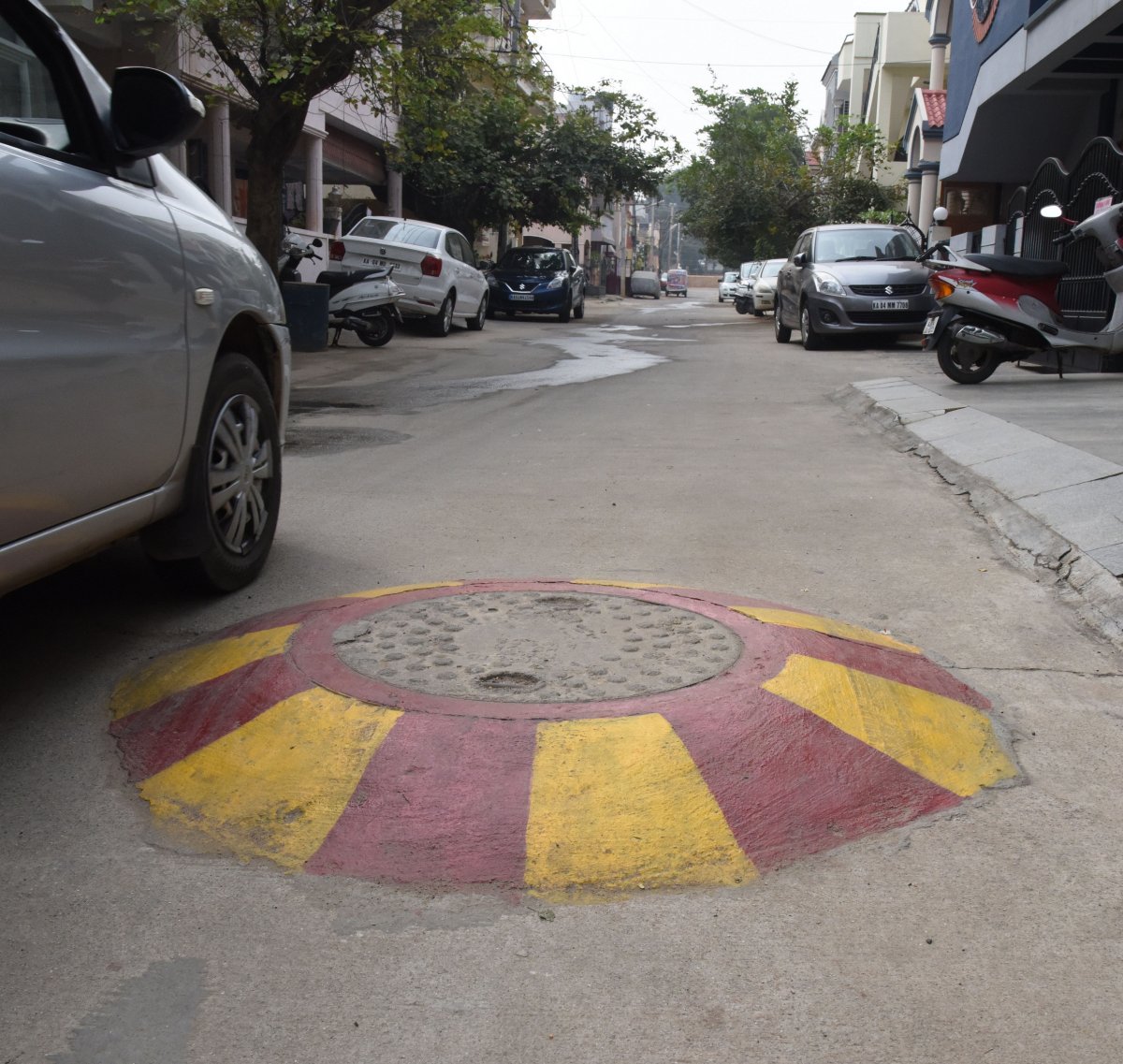 Protruding manhole at KEB Layout, RMV 2nd Stage. It could cause two-wheelerriders to lose balance and crash.