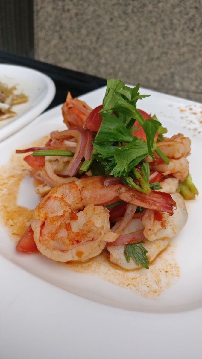 Deep-fried prawns with tamarind sauce