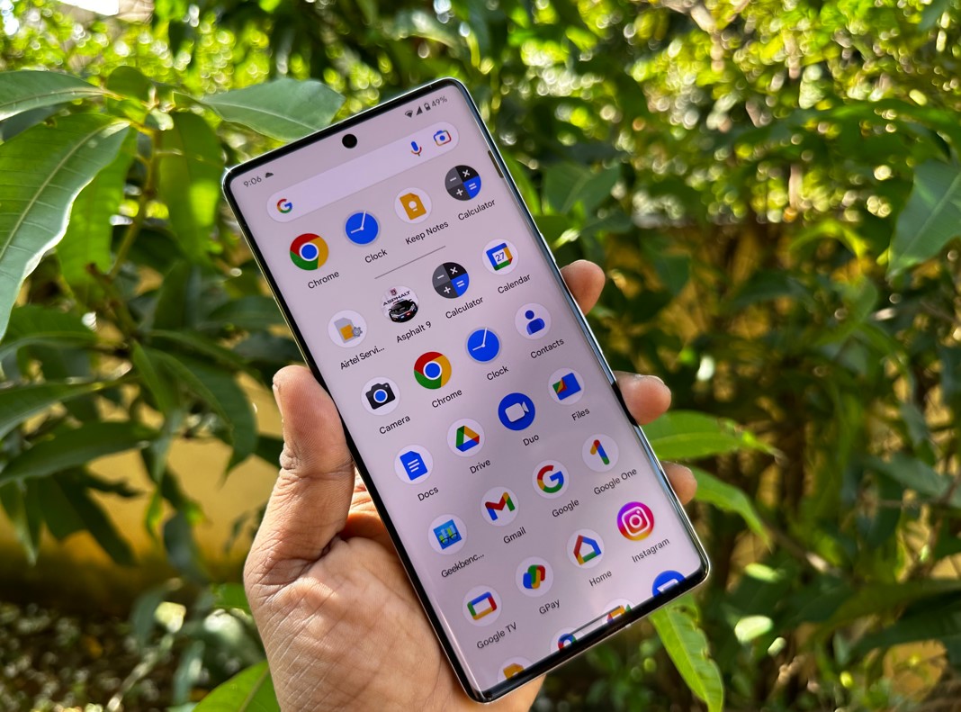 Google Pixel 7 Pro with clean Android software. Credit: DH Photo/KVN Rohit