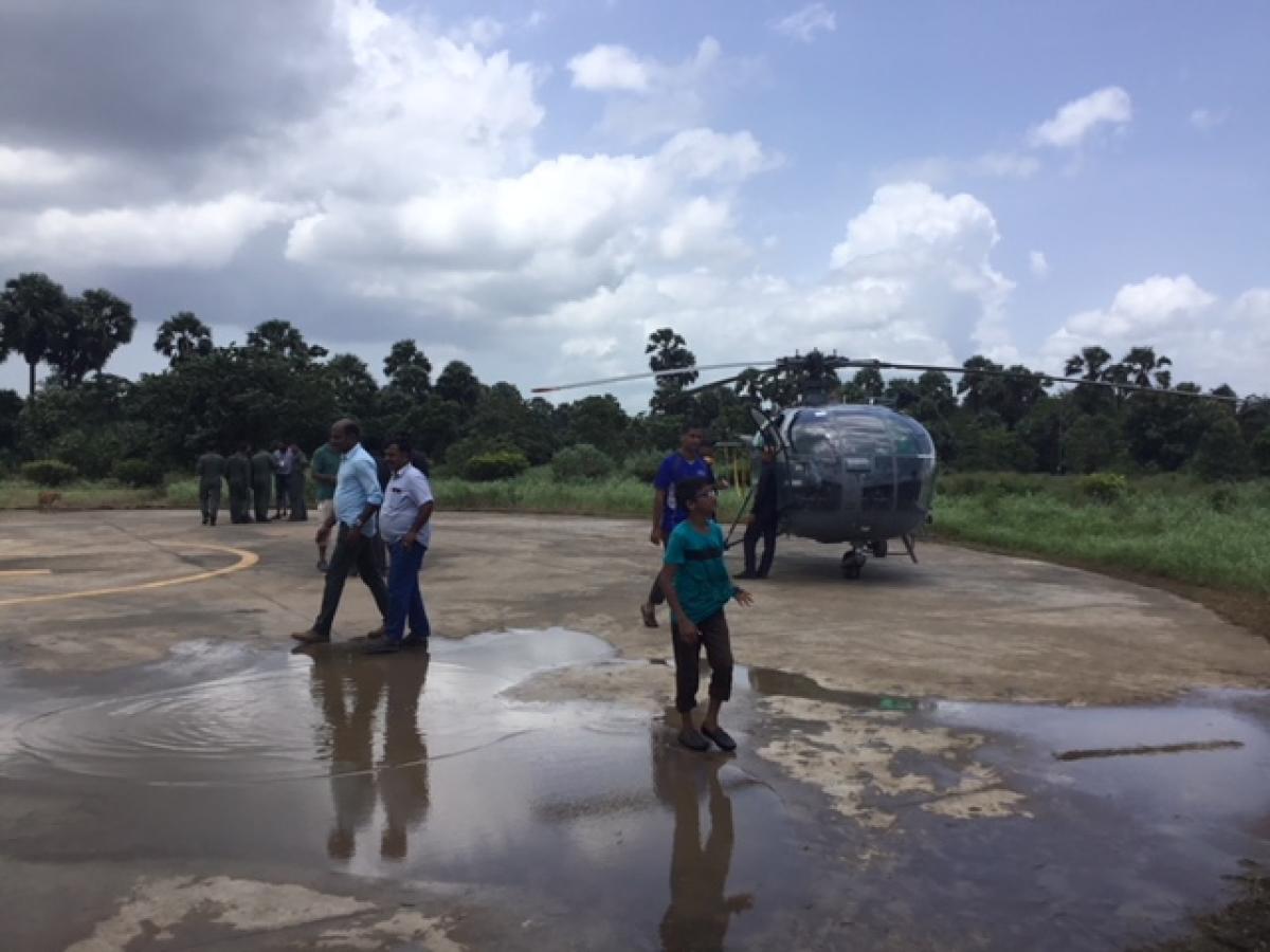 IAF chopper ready to take off with relief materialsfrom the BEML helipad in Palakkad on Tuesday.DH Photo/ E T B Sivapriyan