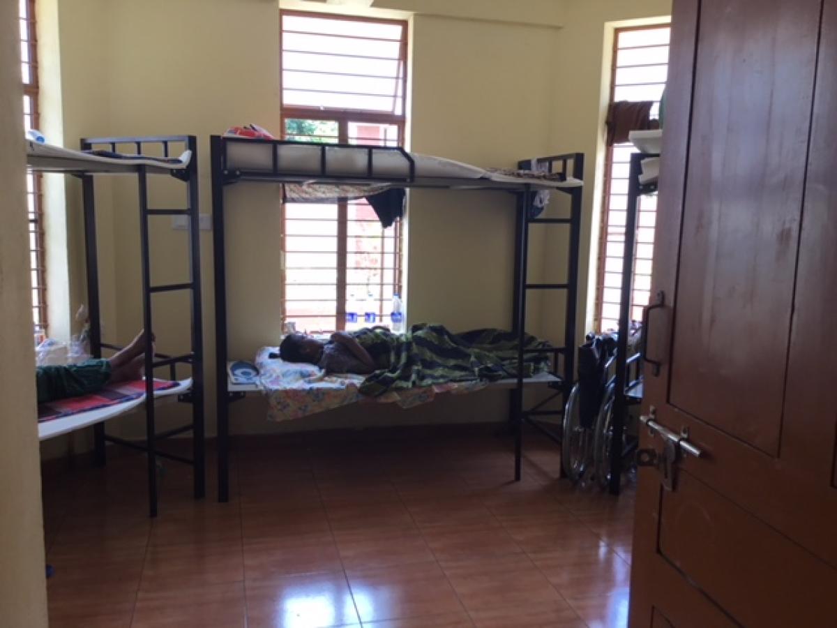 A person takes rest in a roomsat relief centre— Apna Ghar in Palakkad.DH Photo/ E T B Sivapriyan