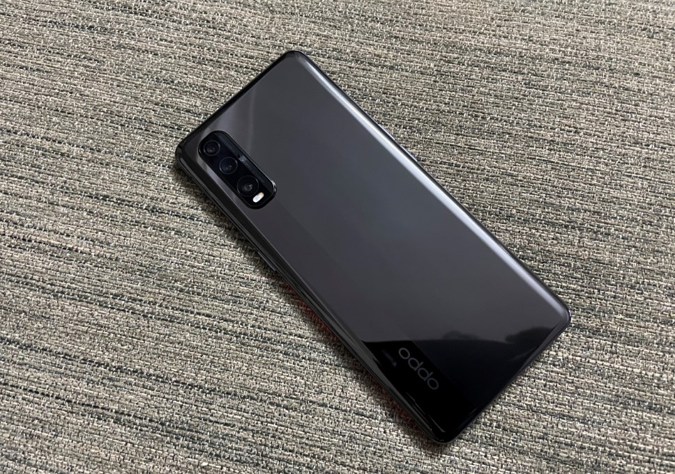 Oppo Find X2. Credit: DH Photo/KVN Rohit