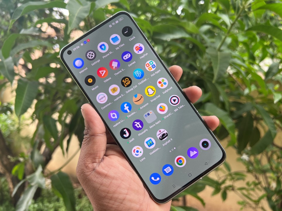 Realme GT 2 Pro. Credit: DH Photo/KVN Rohit