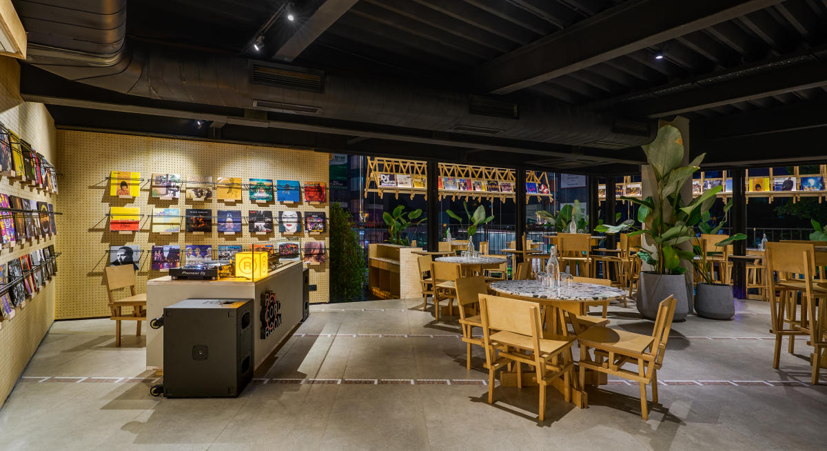 At Record Room, you can listen to over 200 vinyls.