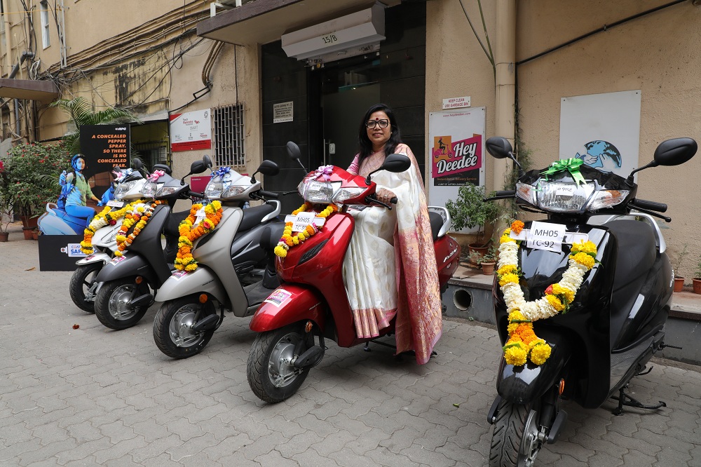 Revathi Roy, Hey Deedee