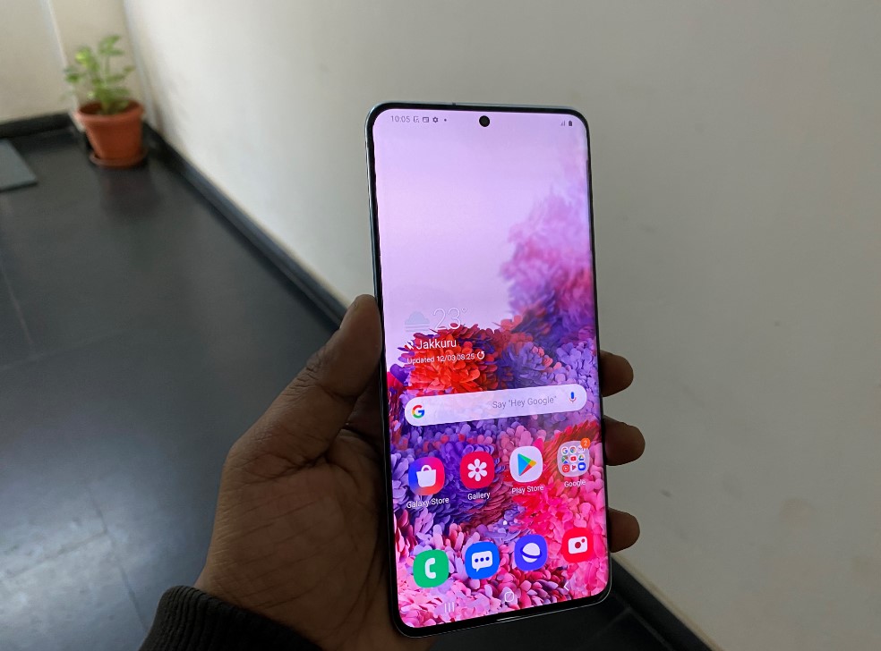 Samsung's Galaxy S20 Plus has the best display for a mobile phone in the industry (DH Photo/Rohit KVN)