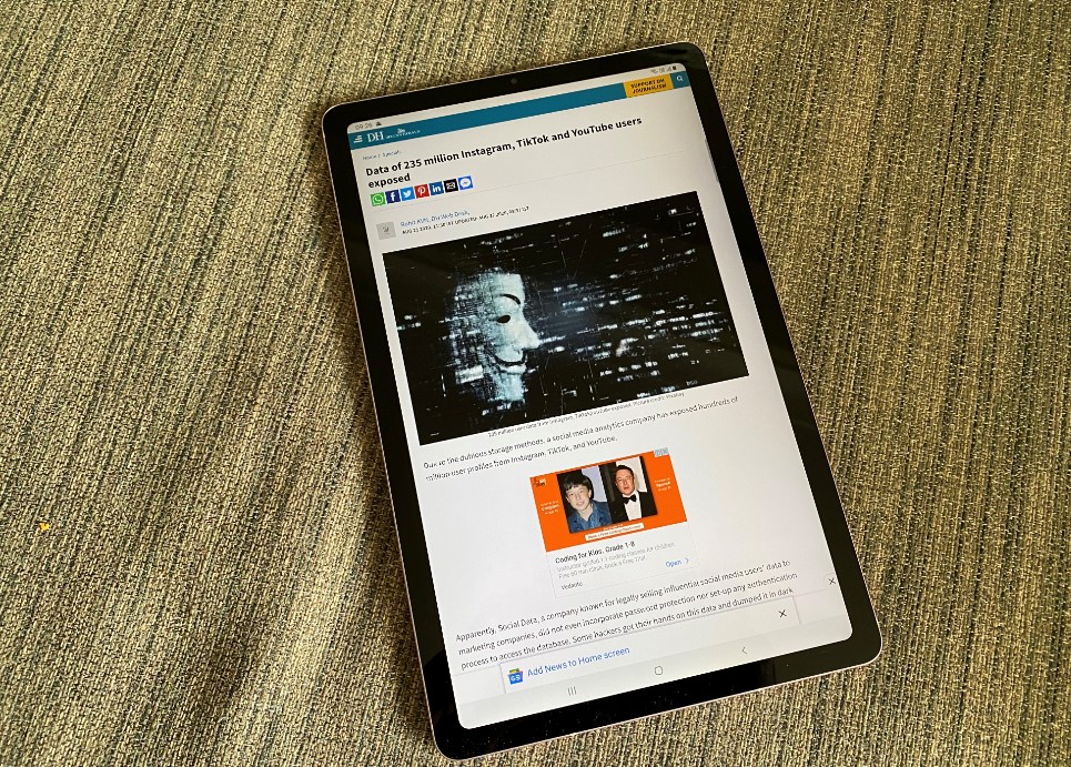 Samsung Galaxy Tab S6 Lite is for reading e-books and news on the internet. Credit: DH Photo/KVN Rohit