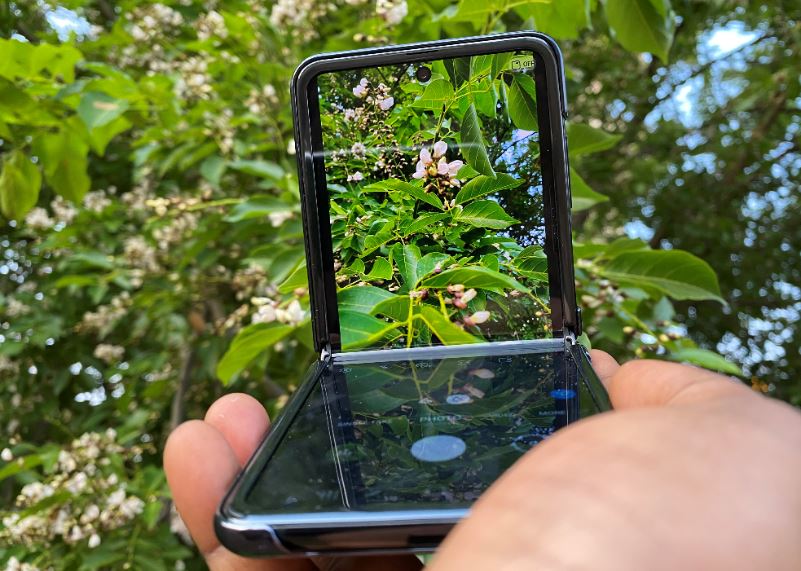 Samsung Galaxy Z Flip Flex mode (DH Photo/KVN Rohit)