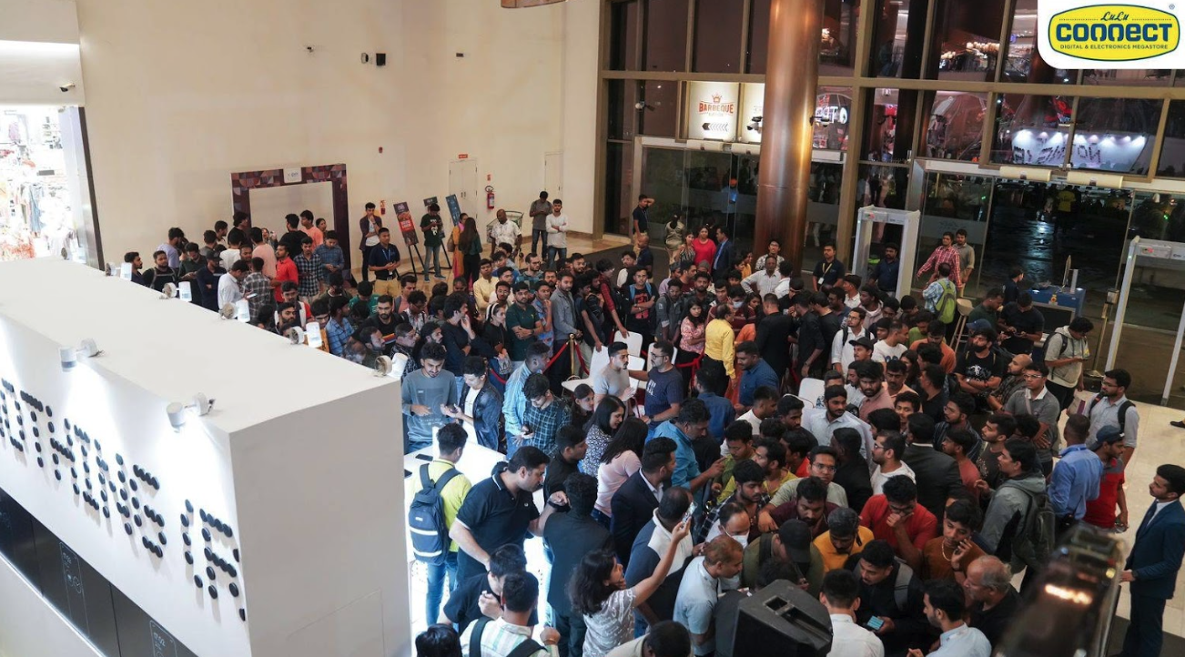 undreds of customers crowded at Nothing Drops store at Lulu Mall, Bengaluru. Picture credit: Nothing India