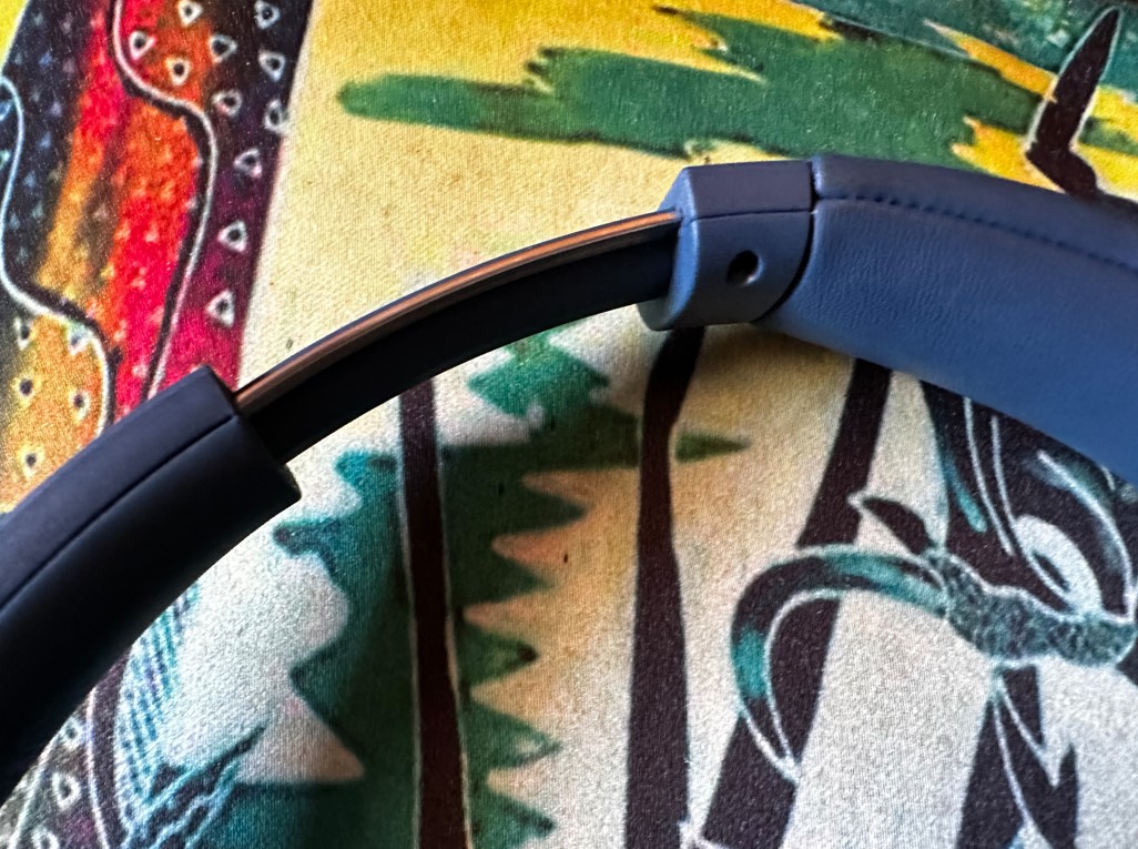 Sony WH-CH720N earphones' headband can expand to fit comfortably on the head. Credit: DH Photo/KVN Rohit