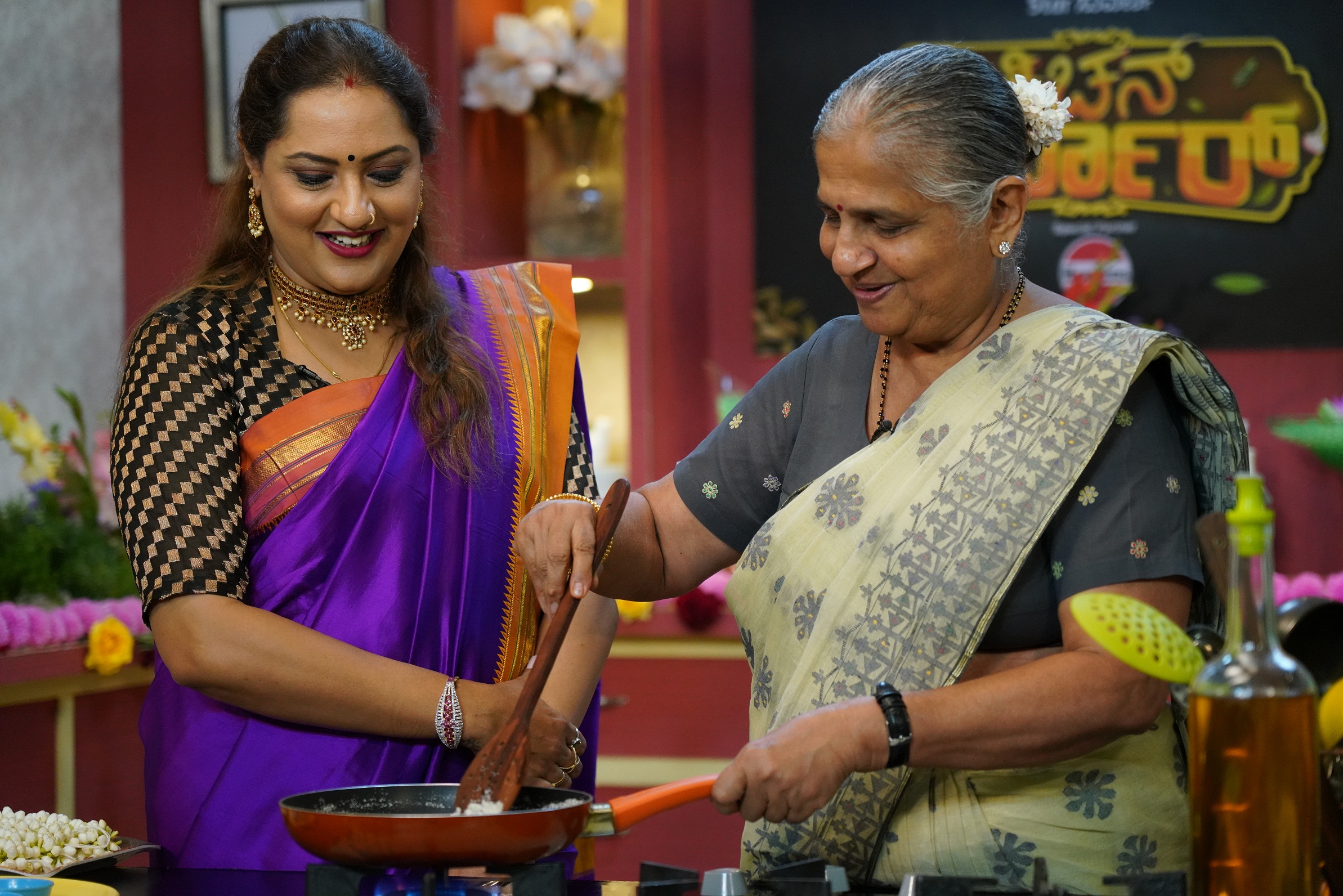 Sujatha Akshaya (left) and Sudha Murthy in 'Kitchen Darbar’.