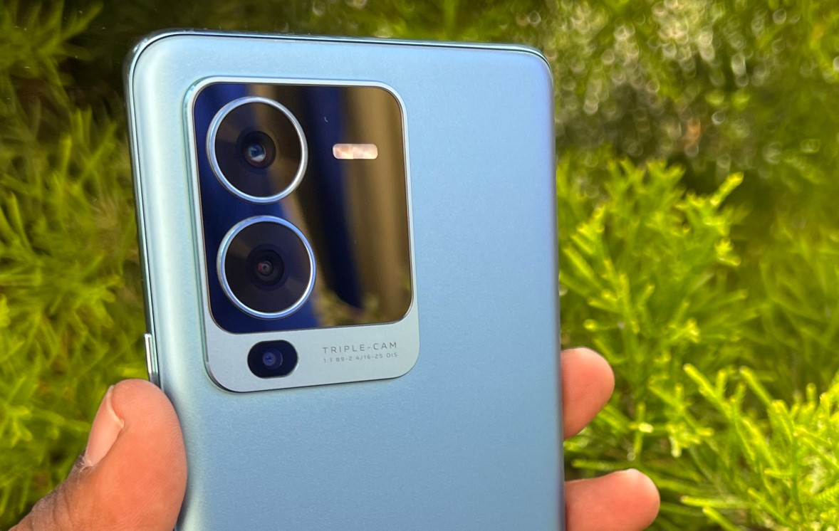Vivo V25 Pro 5G. Credit: DH Photo/KVN Rohit