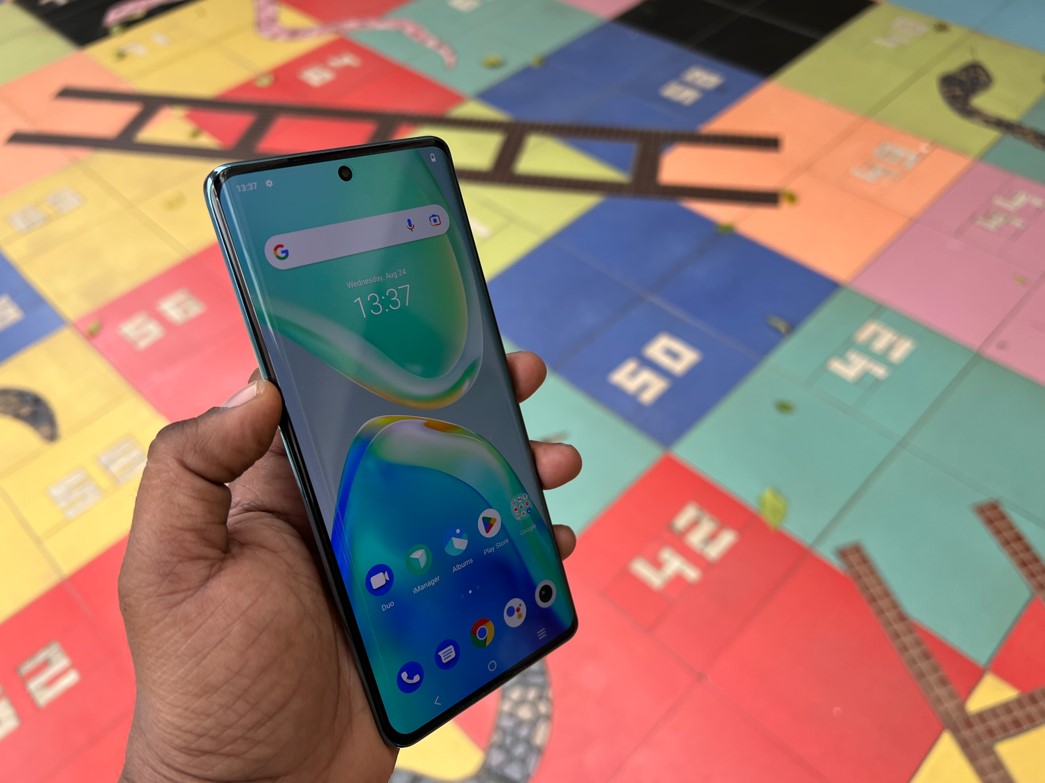 Vivo V25 Pro 5G. Credit: DH Photo/KVN Rohit