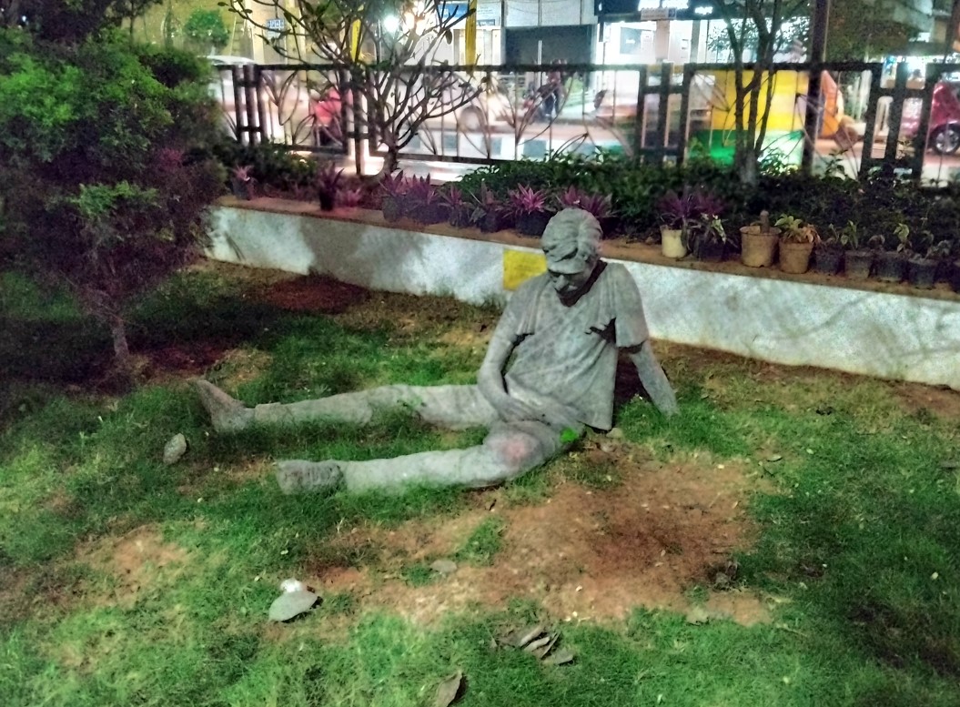 Redmi Note 12 5G camera sample taken in the night. Credit: DH Photo/KVN Rohit