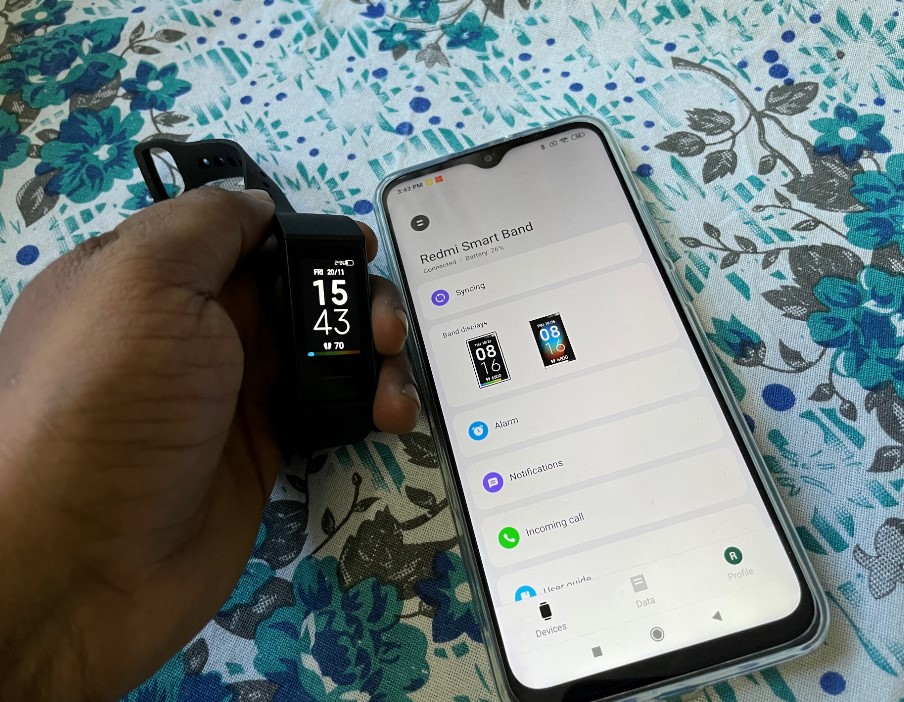A companion phone needs to have Xiaomi Wear app to pair with the Redmi Smart Band. Credit: DH Photo/KVN Rohit