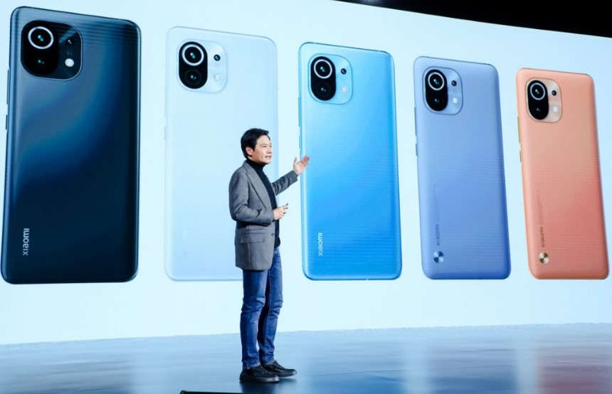 Xiaomi founder Lei Jun launching Mi 11. Credit: Xiaomi