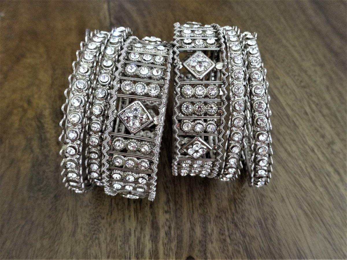 Sparkling jewelleryfor sale in Gujarat during Navaratri