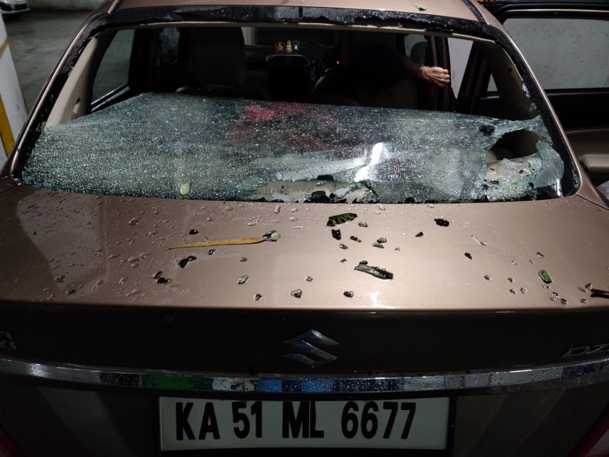 The rear window of Shruti’s car was damaged aftera tree fell on it. She was driving on Sankey Road lastweekend when the incident happened.