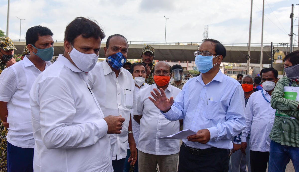 Officials absent, mayor M Goutham Kumar walks out of meet on lockdown