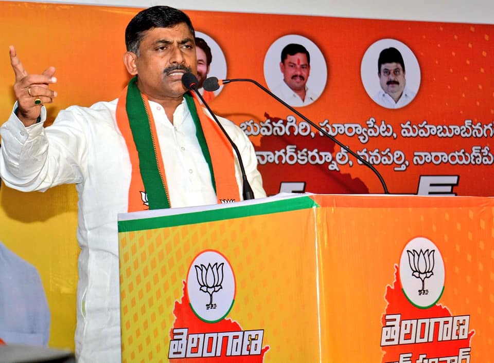 BJP's Muralidhar Rao flays TRS govt over damage to temple at secretariat premises during demolition works
