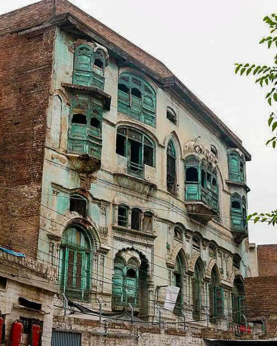 Rishi Kapoor's ancestral home in Pakistan faces demolition threat