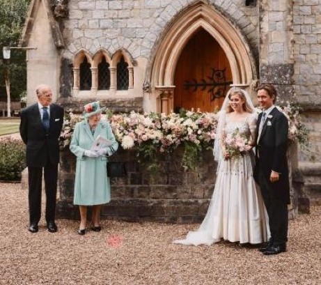 Vintage dress, no Prince Andrew in Princess Beatrice's wedding photos