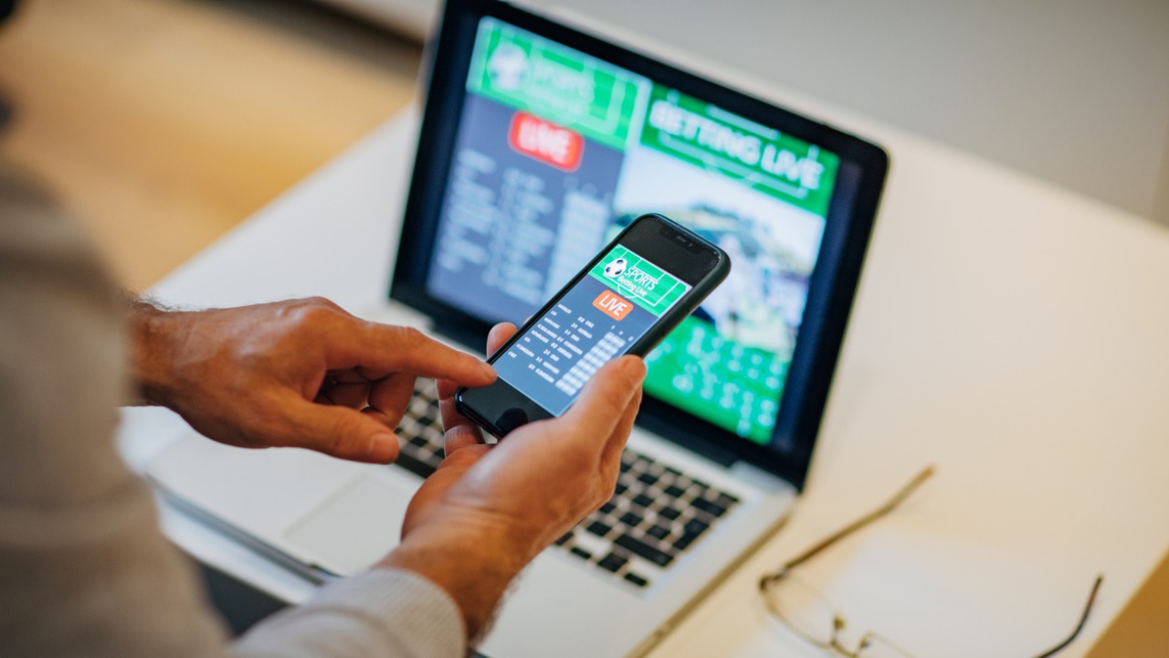 Govt blocks 242 illegal betting, gambling website links