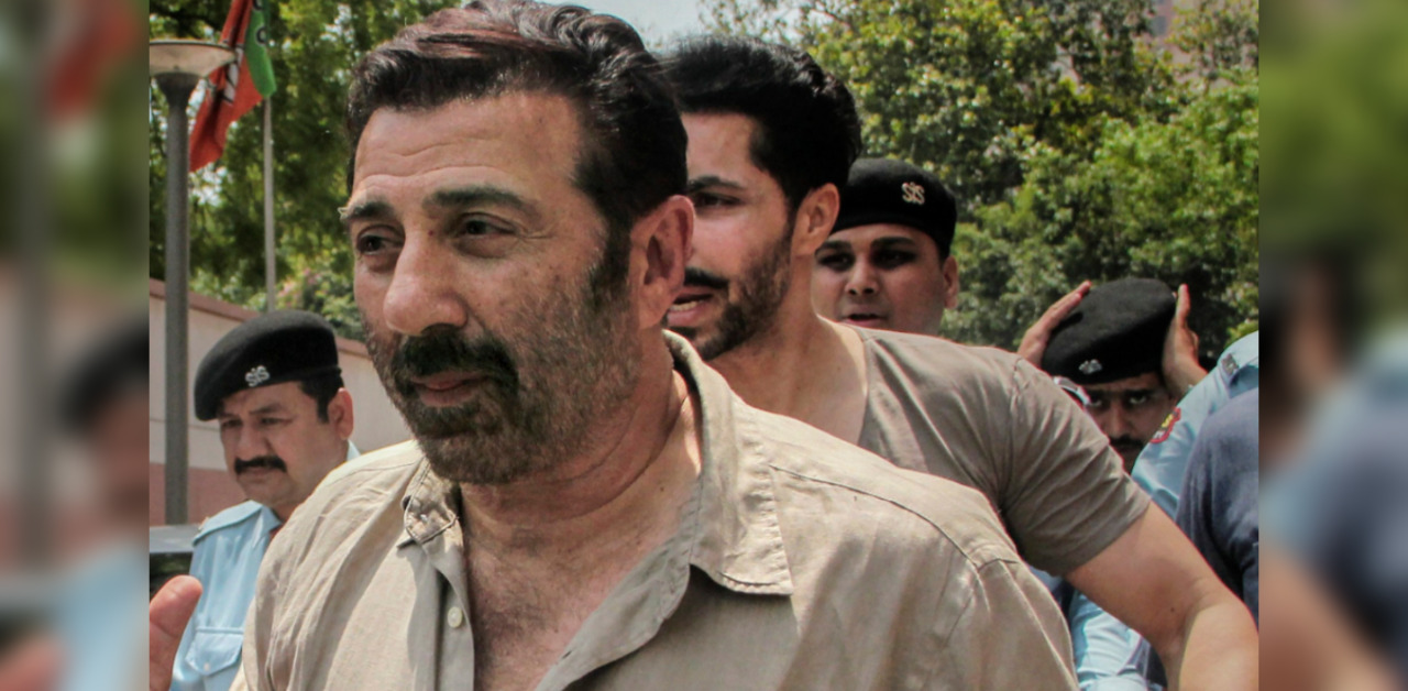 Punjab: Sunny Deol visits Gurdaspur, discusses Covid-19 situation with officials