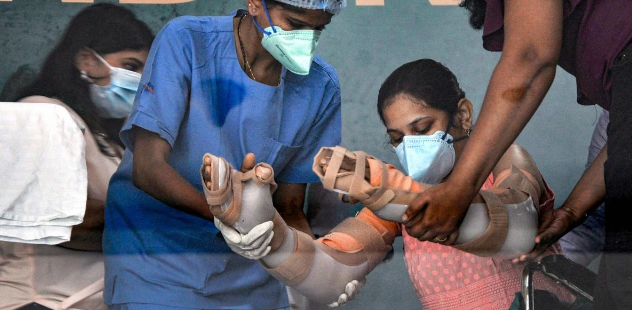 Mumbai's train accident victim discharged after hand transplant