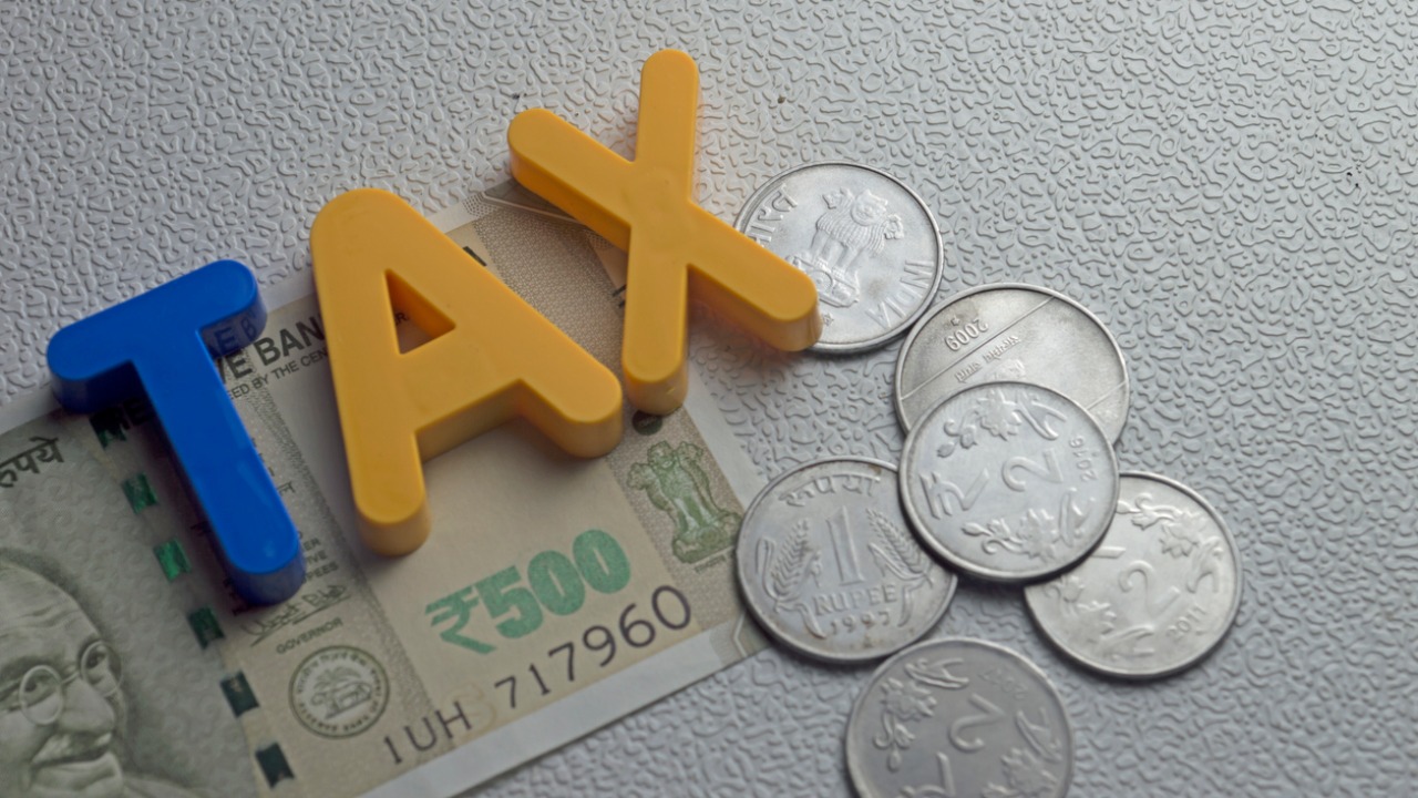 15th Finance Commission submits report on tax division ratio to PM Modi